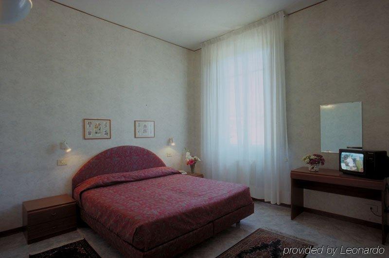 ホテル モデルノ シエーナ 部屋 写真